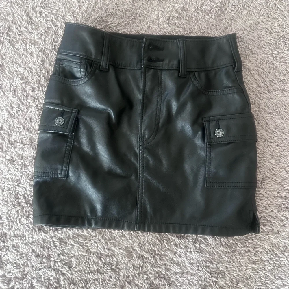 Preloved GAP Black Faux Leather Mini Skirt